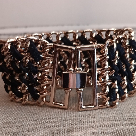 Avon Mark Gleam Weaver Bracelet 2014 - Picture 4 of 9